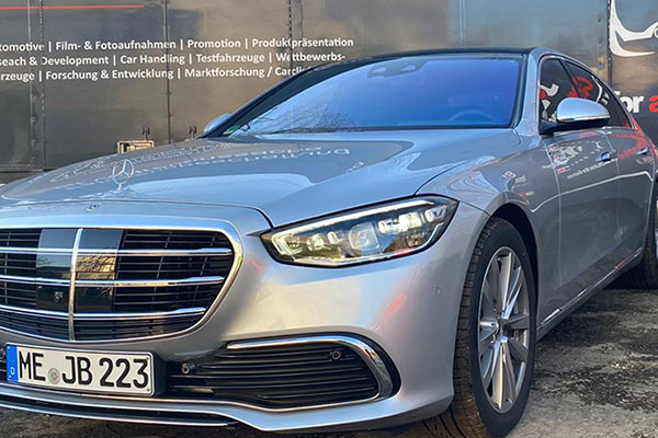 Down to what really matters: Book the new W223 S-Class at JB CarConcept 
