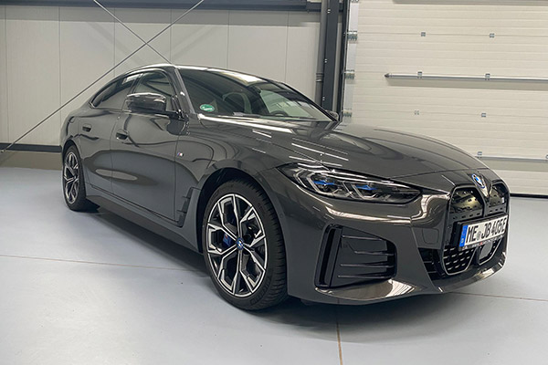 The electric Power Coupé i4 by BWM – can now be booked as a 40 eDrive and an M50 (AWD) with us