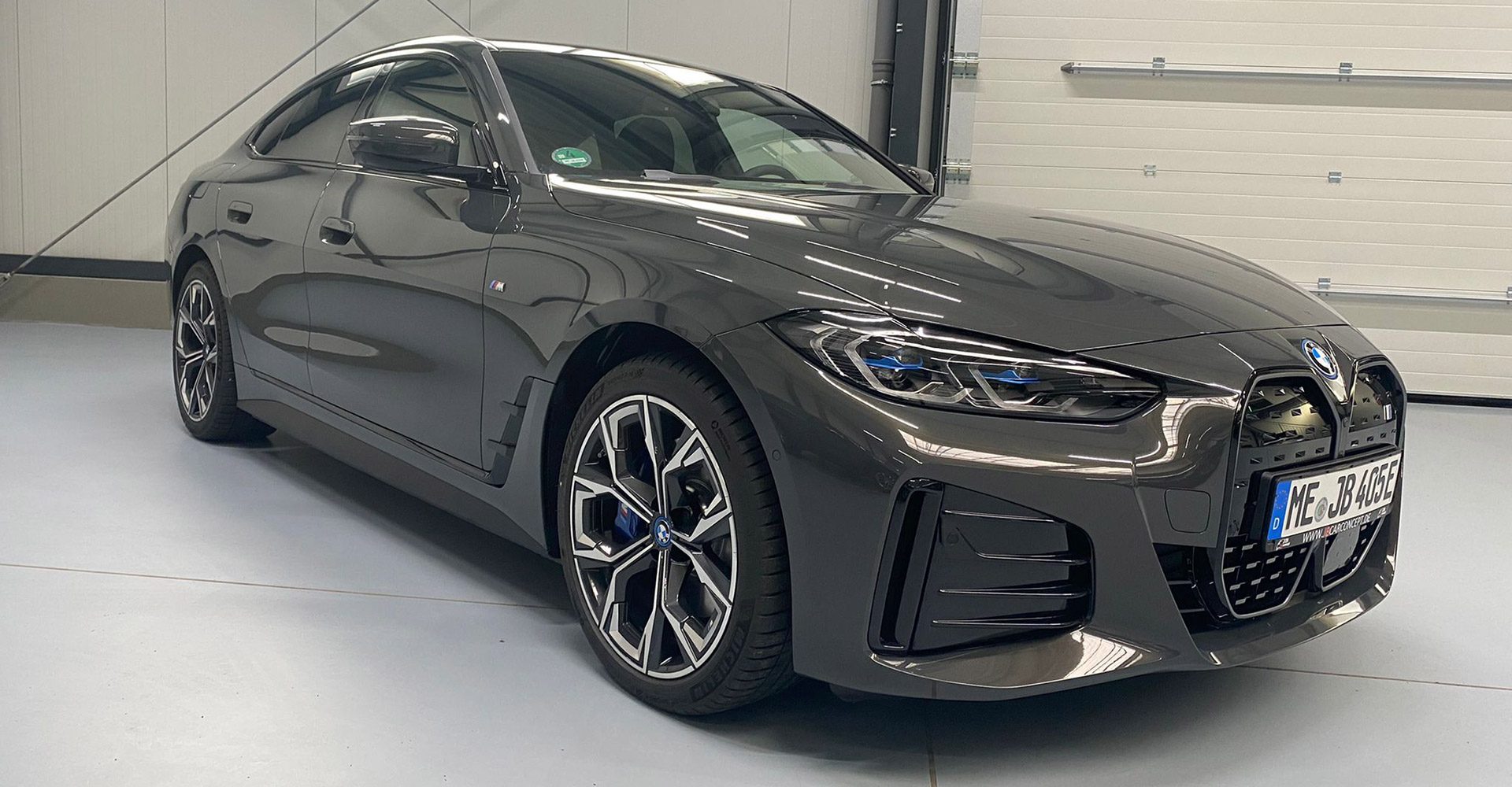 The electric Power Coupé i4 by BWM – can now be booked as a 40 eDrive and an M50 (AWD) with us