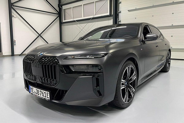 Book the new BMW 7 Series now through JB CarConcept: fully electric as i7.
