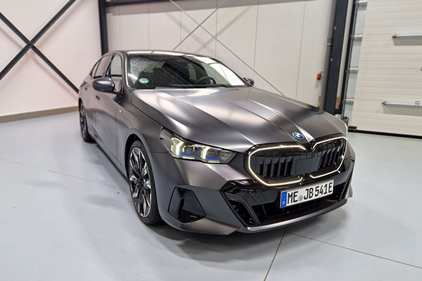 BMW i5 – elektrisch, stilsicher und für Ihre Tests sofort als M60 und eDrive 40 verfügbar