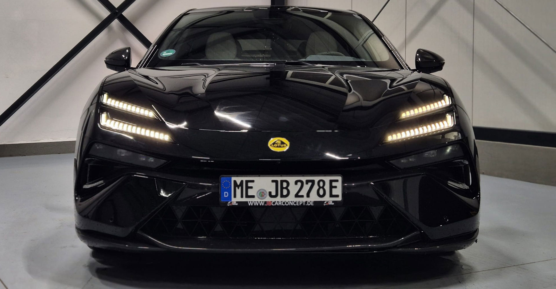 Neue Testfahrzeuge bei JB CarConcept: Tesla 3 Performance Highland, Renault 5, Lotus Emeya R, Porsche Macan E 4 und Turbo, Polestar 3 und Porsche Taycan GT